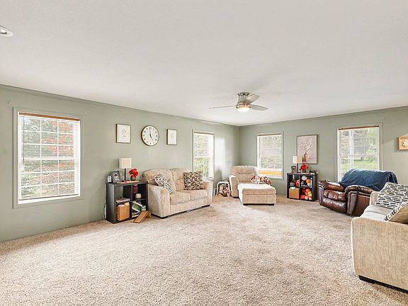 5th image of 9615 Coomer St