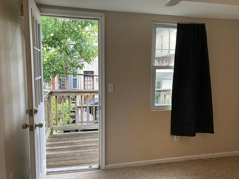 1605 Olive St — Photo 9