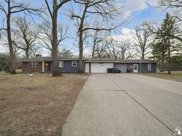 4285 Smith Rd, Lambertville, MI 48144