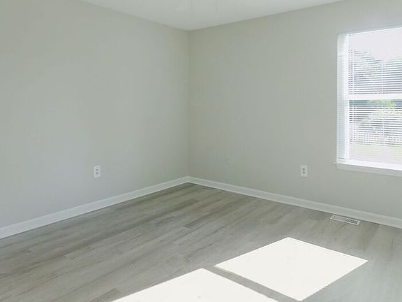 5th image of 21376 Lexington Dr