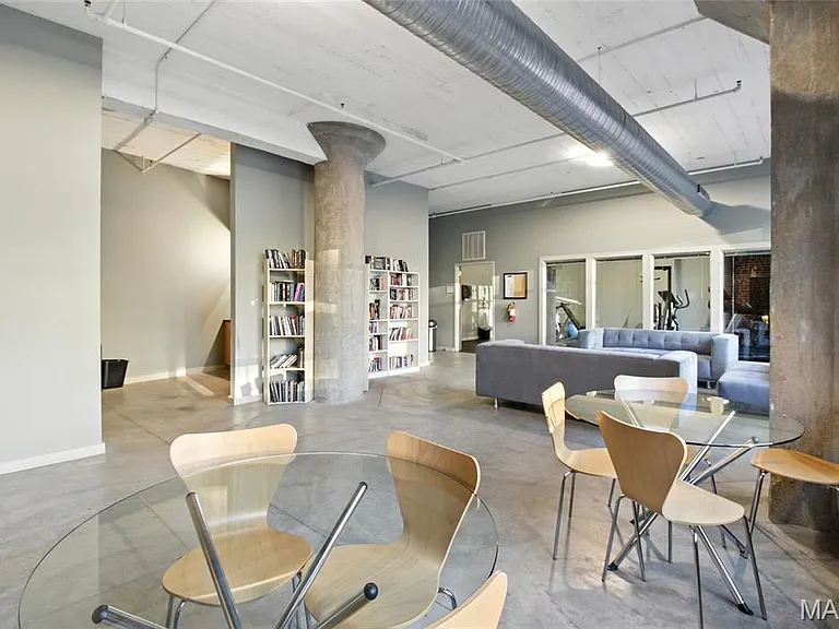 1627 Locust St #202 — Photo 40