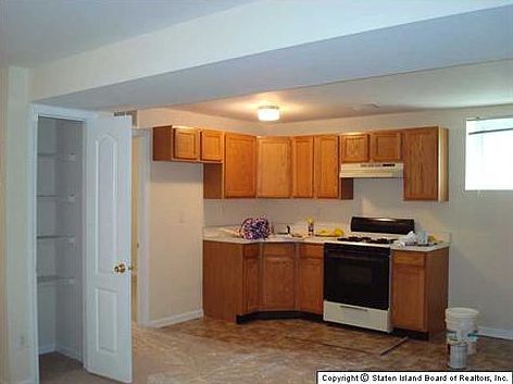 2nd image of 376 Yetman Ave