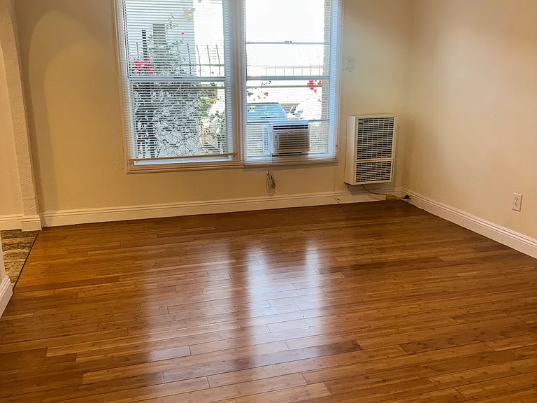1112 N Kingsley Dr #4 — Photo 2