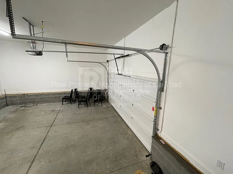 206 Hassellwood Dr — Photo 10