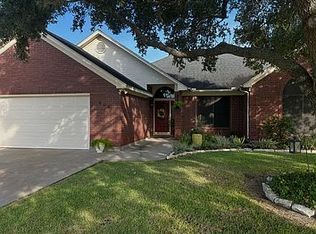 806 Foxglove Dr, Edna, TX 77957