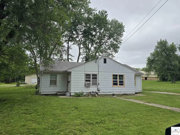 318 N 6th St, Clinton, MO 64735