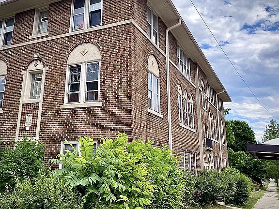 4th image of 3070 N Oakland Ave #3