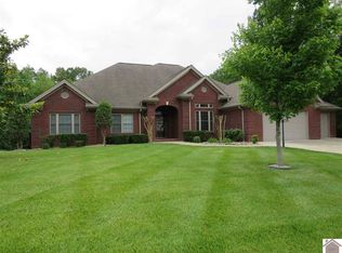 827 Whitney Dr, Paducah, KY 42001