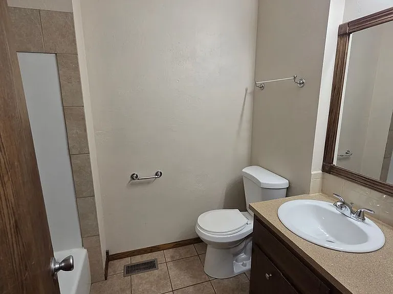 3009 S Gordon Ave — Photo 5