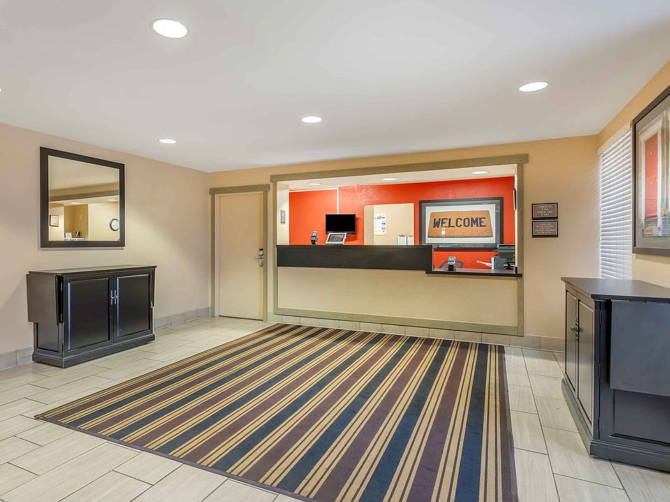 Lobby and Guest Check-in