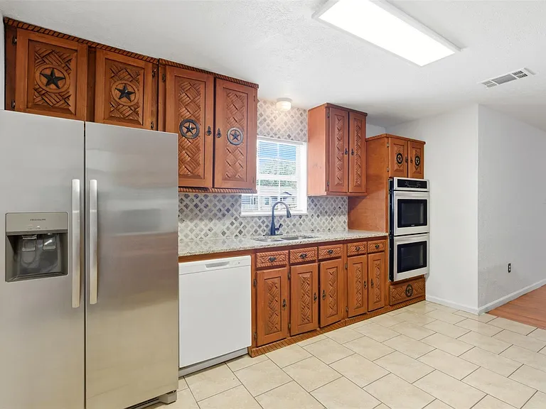206 Oscar St — Photo 8