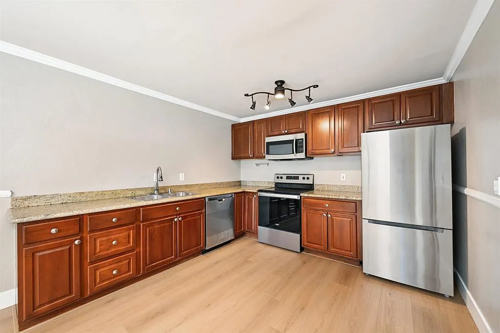 2 bed, 2.0 bath, 951 sqft, $3,100 — Photo 4