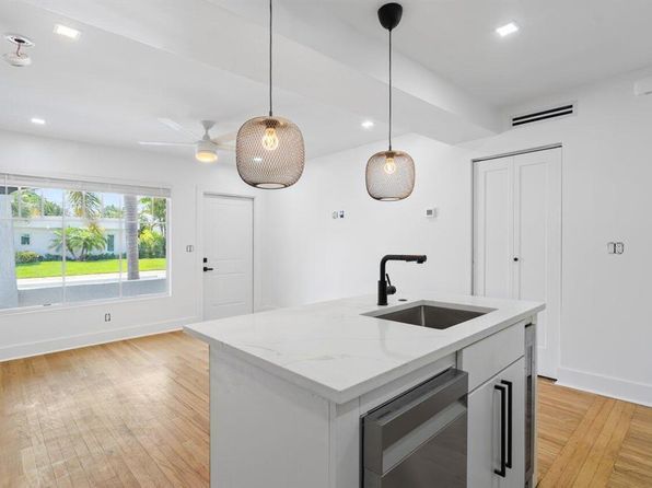 401 NE 2nd Ave APT 5
