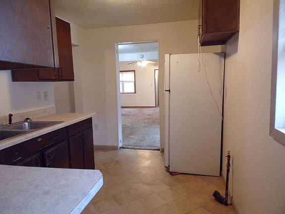 3rd image of 1016 W 3rd Ave