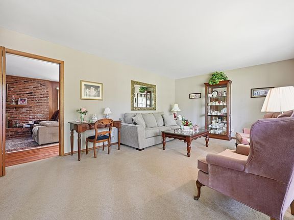 5th image of 2601 W Lincolnshire Dr