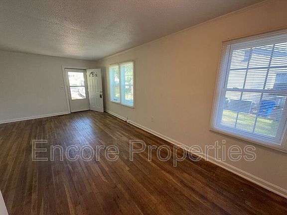 3rd image of 2731 Knowles St