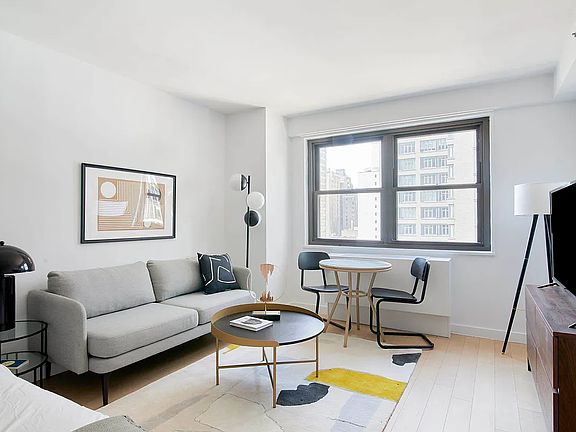 3rd image of 222 E 39th St APT 7C
