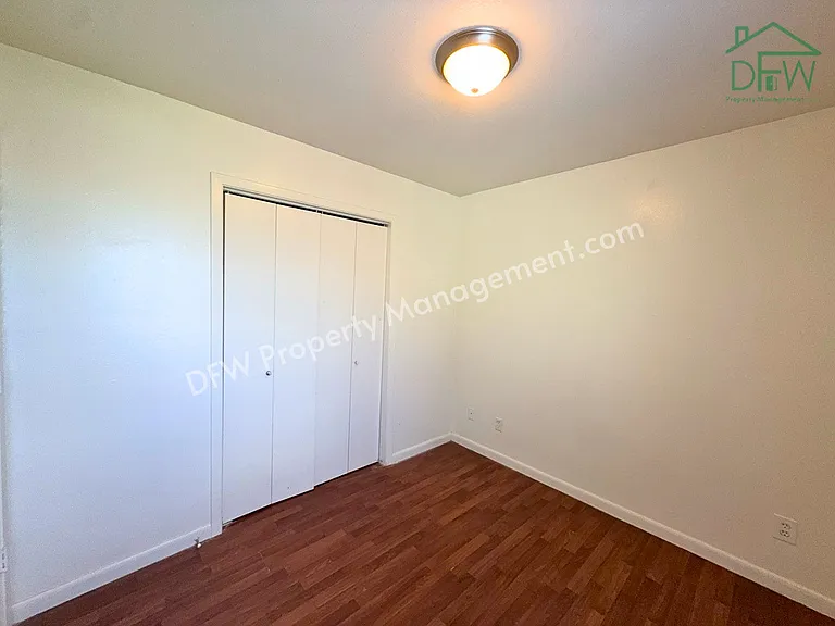 807 W Walnut St #C2 — Photo 16