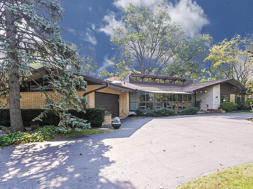 1st image of 295 Park Dr