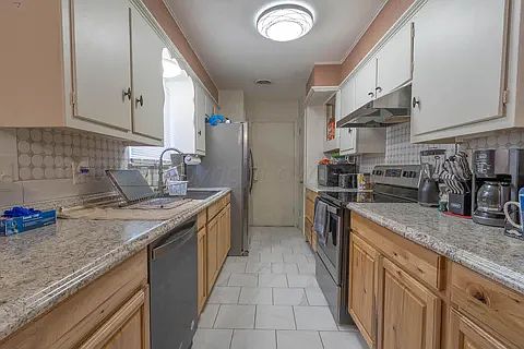 5th image of 5126 Royce Dr