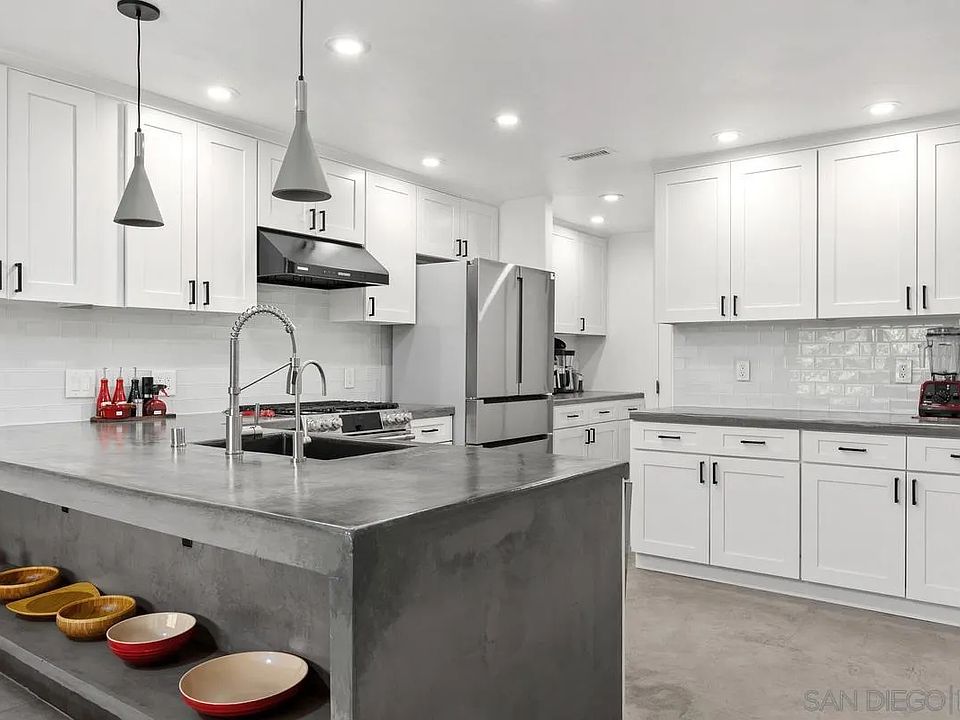 1st image of 3152 Avenida Topanga