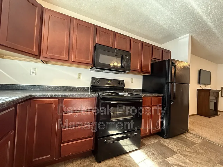 317 16th St S #5 — Photo 5