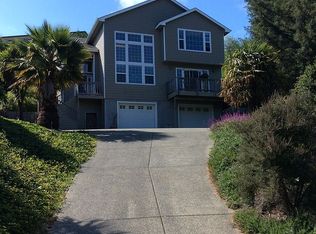 207 Marine Dr, Brookings, OR 97415