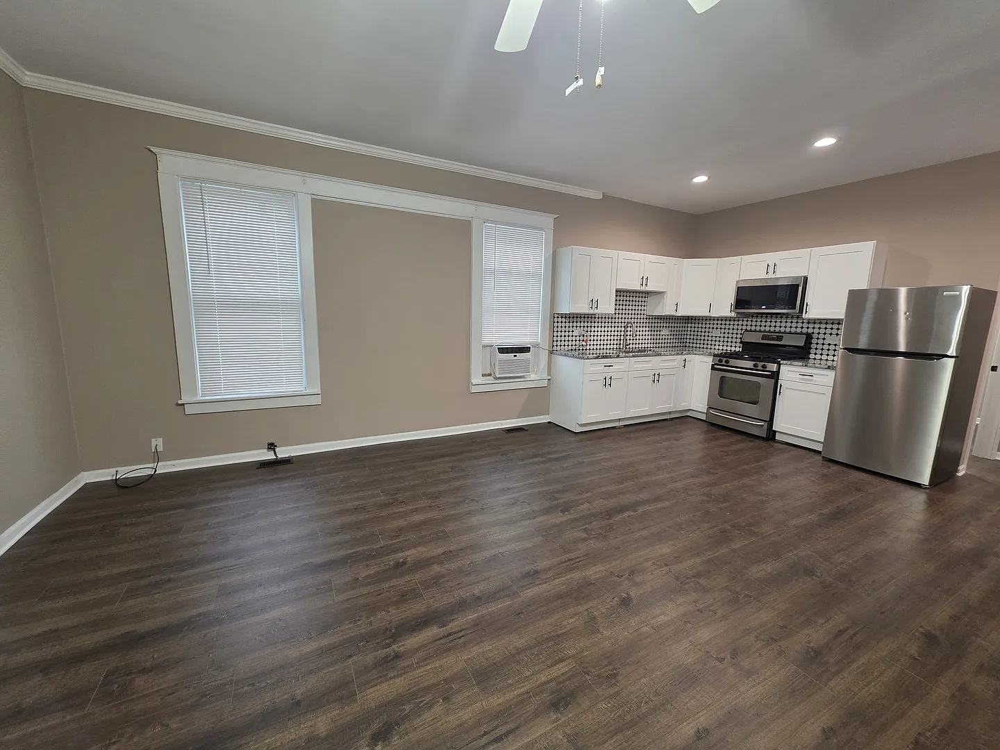 3 bed, 891 sqft, $1,800 — Photo 4