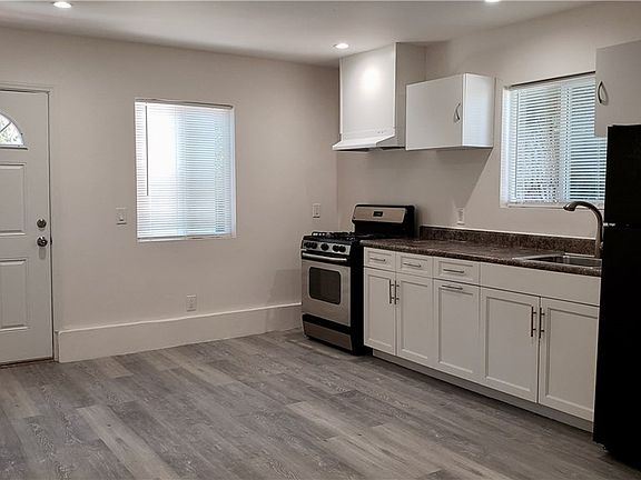 4th image of 22340 Roscoe Blvd