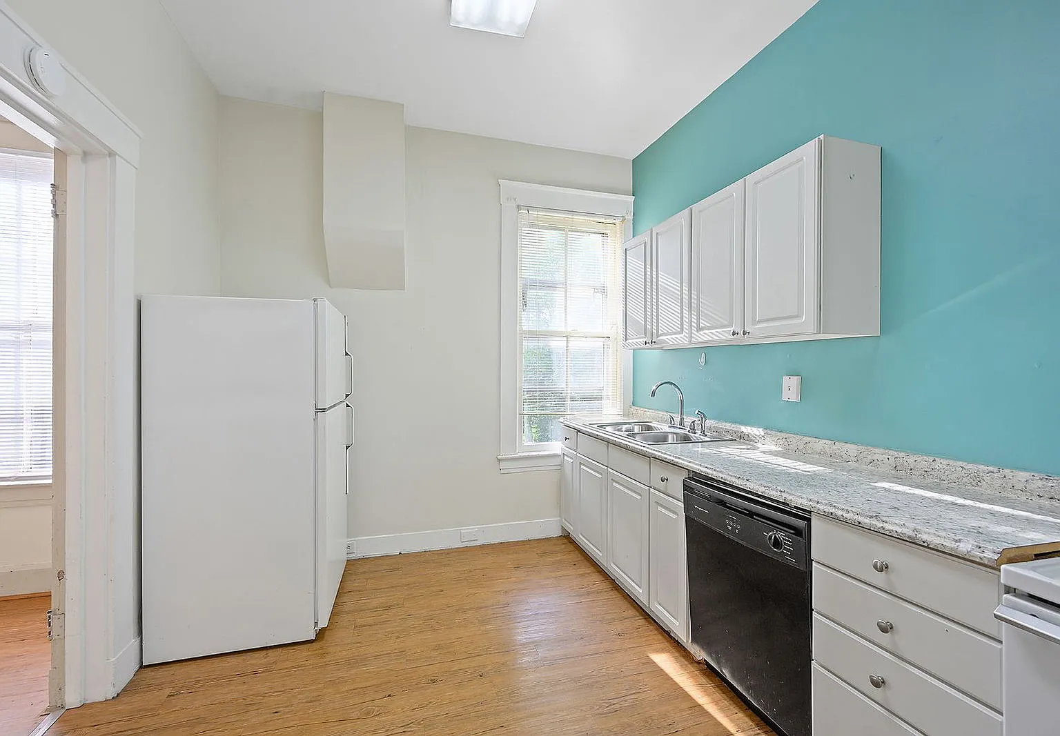 2 bed, 1.0 bath, $1,495 — Photo 3