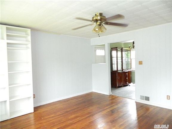 4th image of 68 Audrey Ave