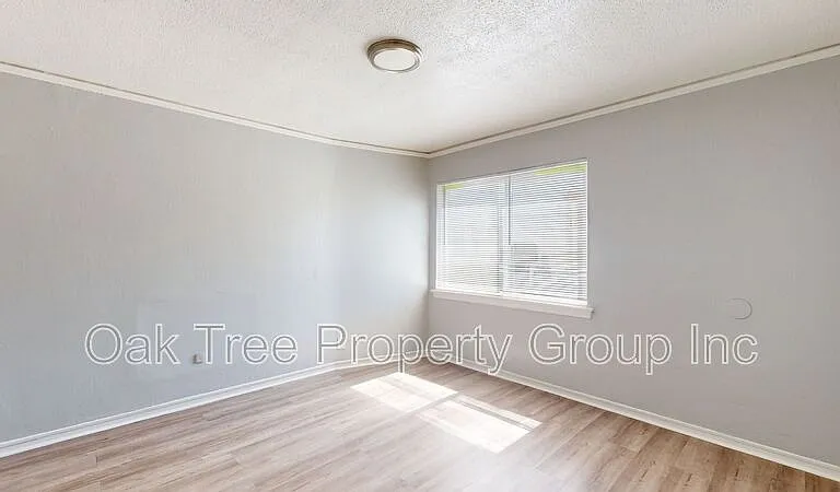 6621 Bancroft Ave — Photo 19