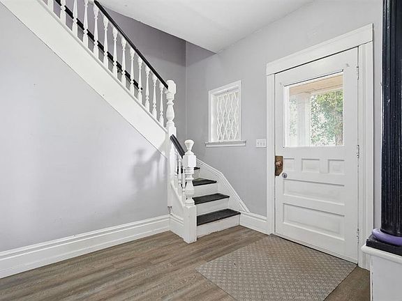 2nd image of 651 10th Ave E