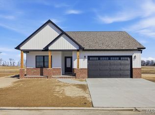 16639 Pembrooke Ct, Carlyle, IL 62231