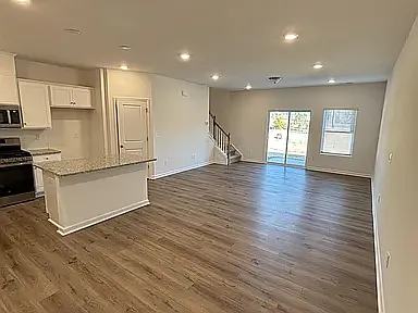 3 bed, 2.5 bath, 1601 sqft, $2,250 — Photo 3