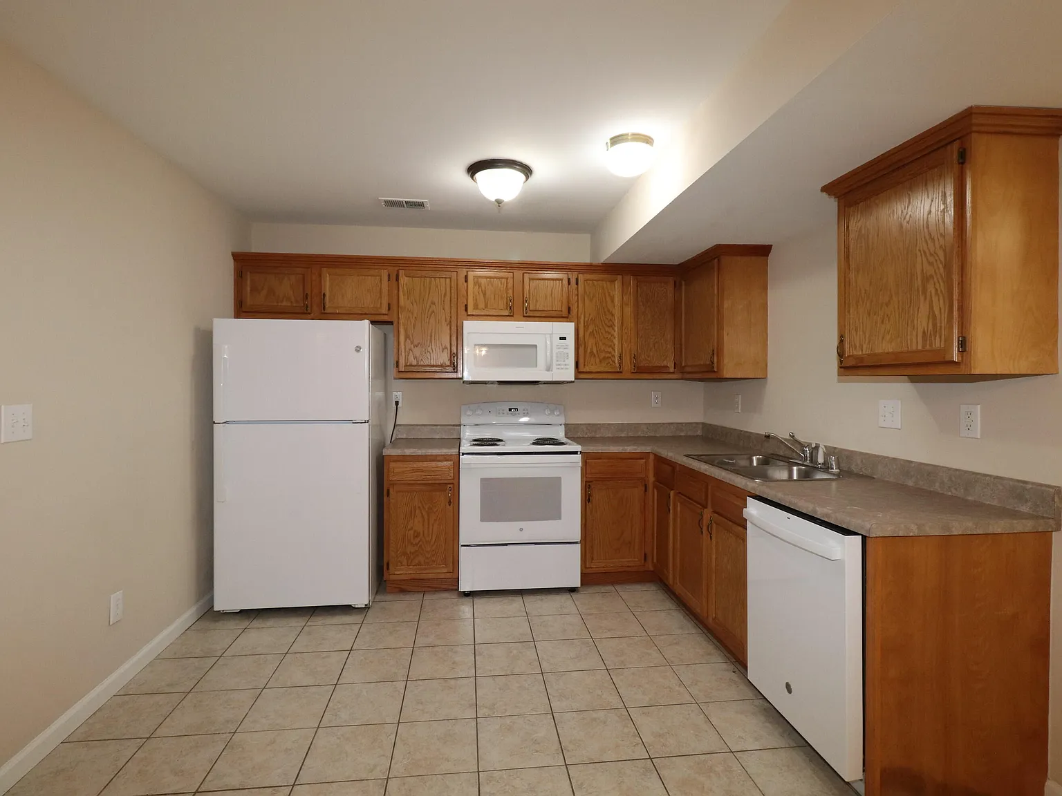 3 bed, 2.0 bath, 1260 sqft, $1,395 — Photo 4