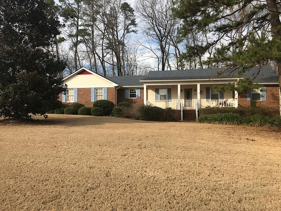 Front of house 1060 Fieldstone Watkinsvillr