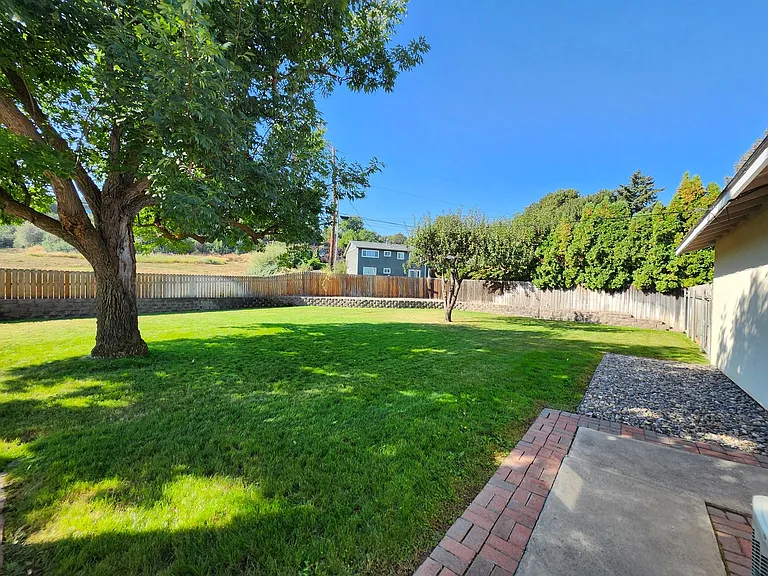 411 W 21st Pl — Photo 29