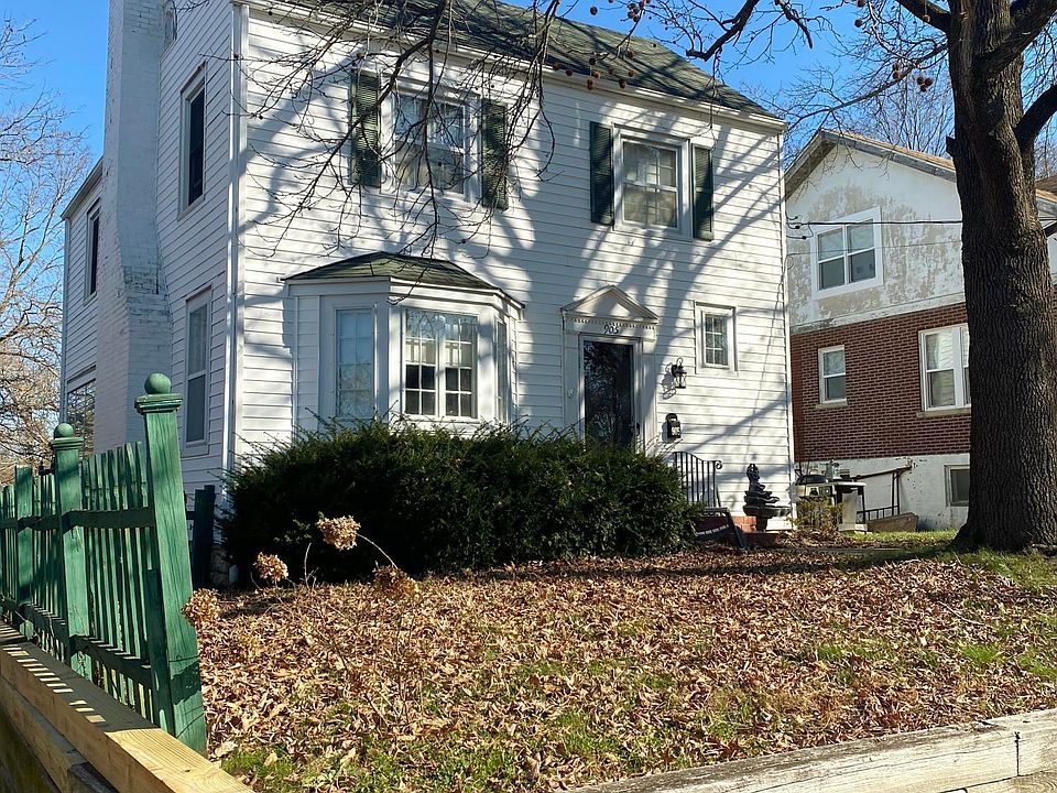 1st image of 905 Oakwood Dr