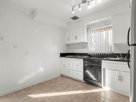 4th image of 1323 N Bronson Ave APT 3