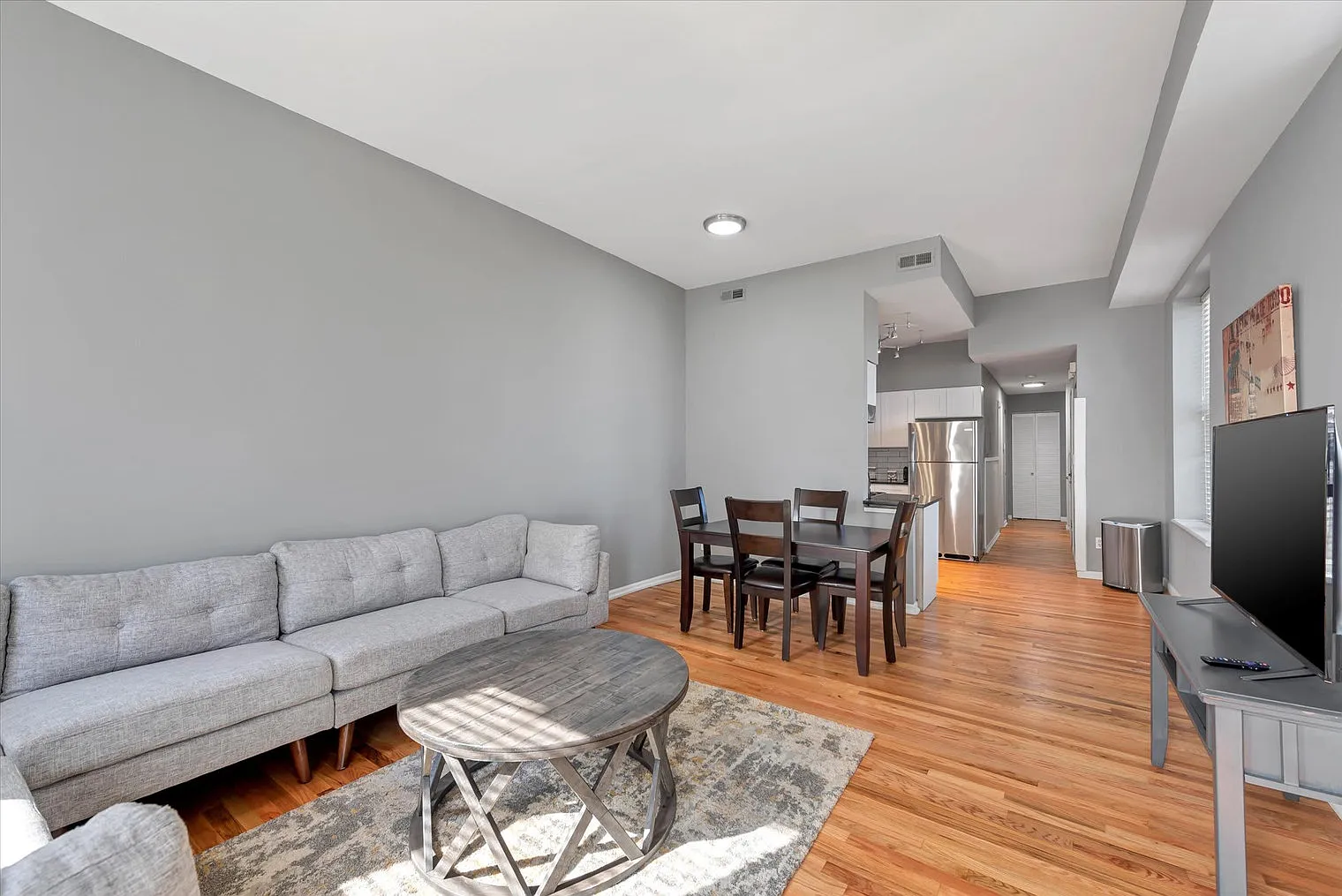3 bed, 2.0 bath, 1593 sqft, $3,975 — Photo 2