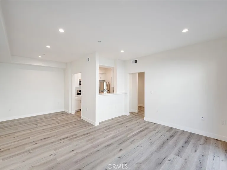 14526 Hartland St #307 — Photo 6