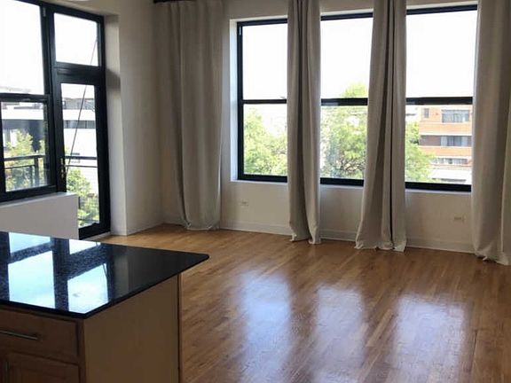 4th image of 2 S Leavitt St Unit 304