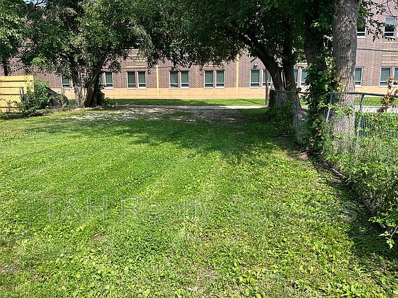3rd image of 1027 N Parker Ave
