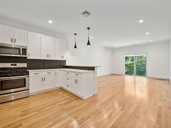 2nd image of 1628 N Marshall St #2