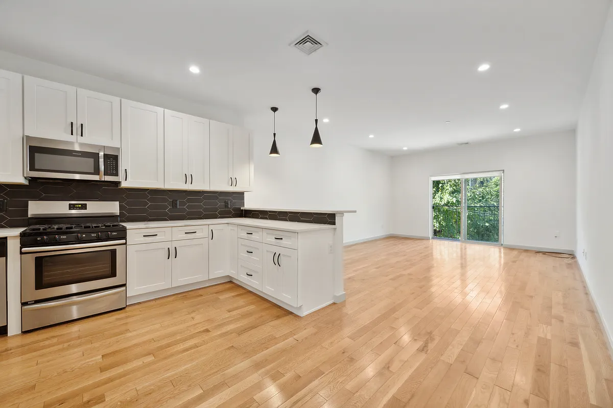 Building Photo - 1628 N Marshall St #2