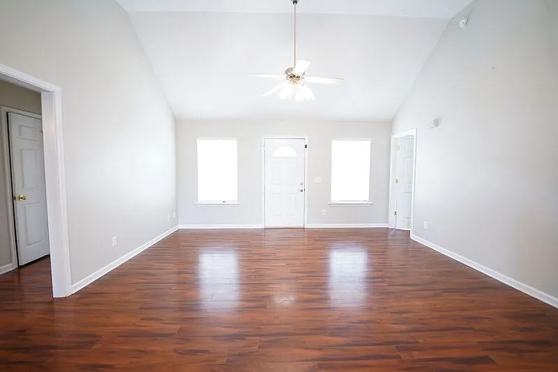 3 bed, 2.0 bath, 1248 sqft, $1,850 — Photo 4