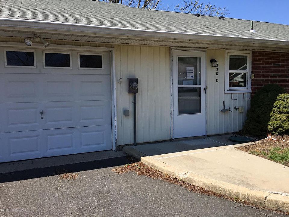 1st image of 336C Canterbury Ct #C