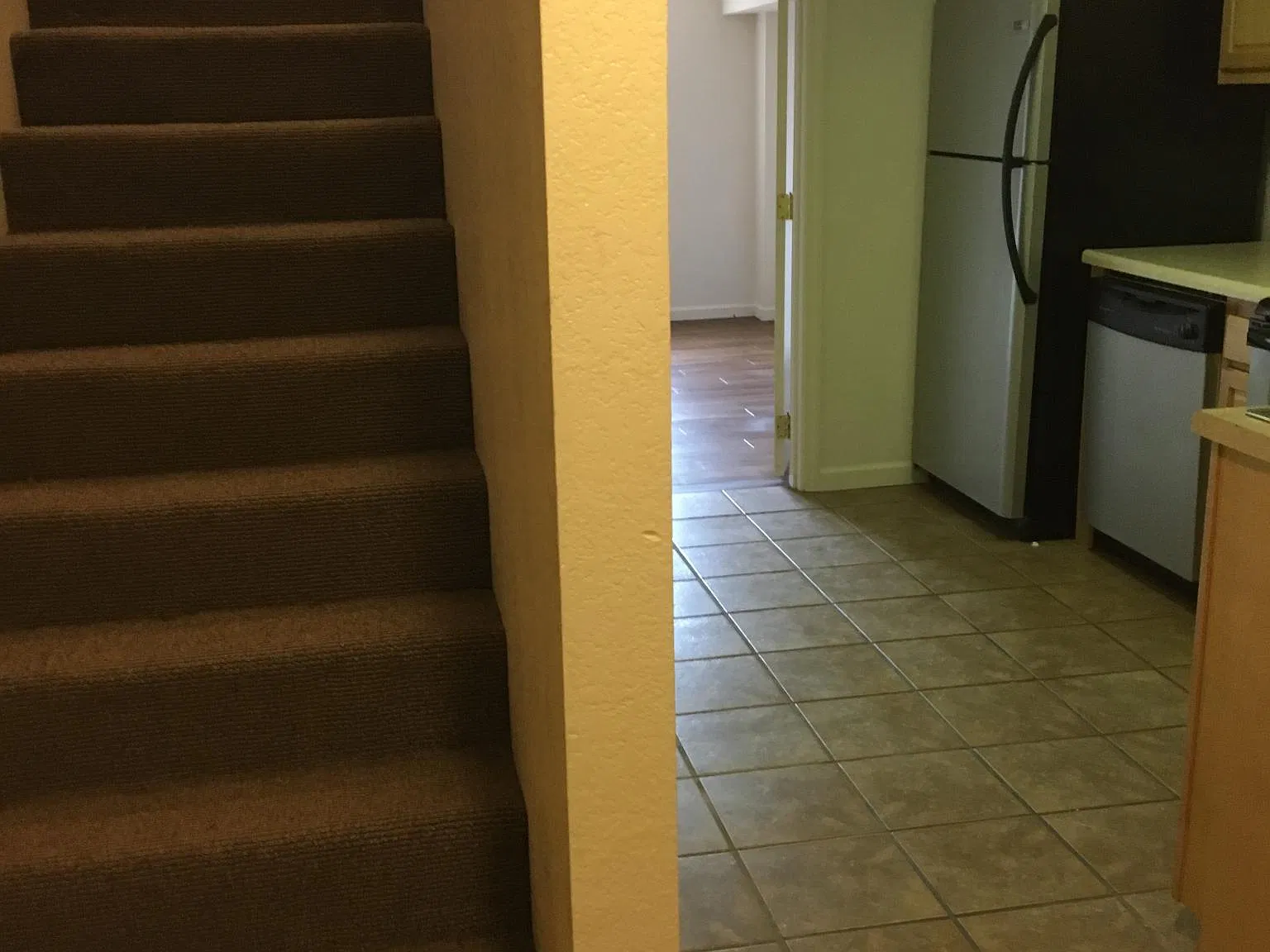 2 bed, 1000 sqft, $1,200 — Photo 2