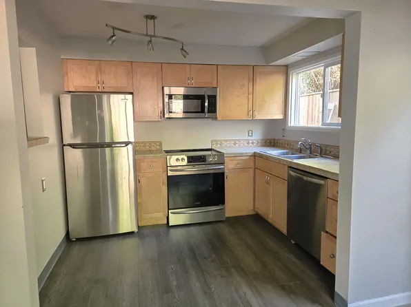 1045 SW Bertha Blvd #1, Portland, OR 97219